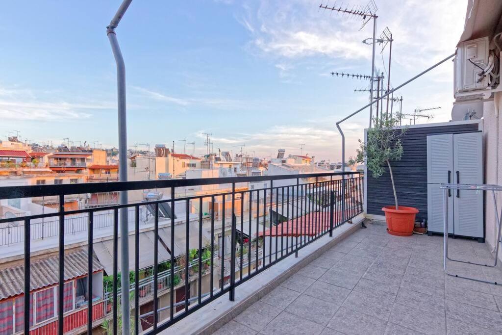 Big Terrace Near Metro And Athens Centerアパートメント エクステリア 写真