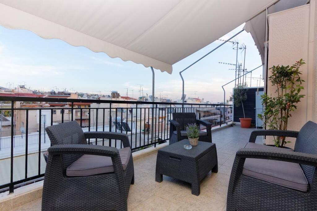 Big Terrace Near Metro And Athens Centerアパートメント エクステリア 写真